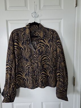 Cropped Linen Button Down Top